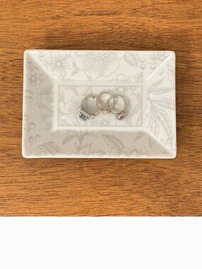 Tiffany & Co. Tray Jewelry Plate White Gray Flowers Rectangle Trinket Clinique
